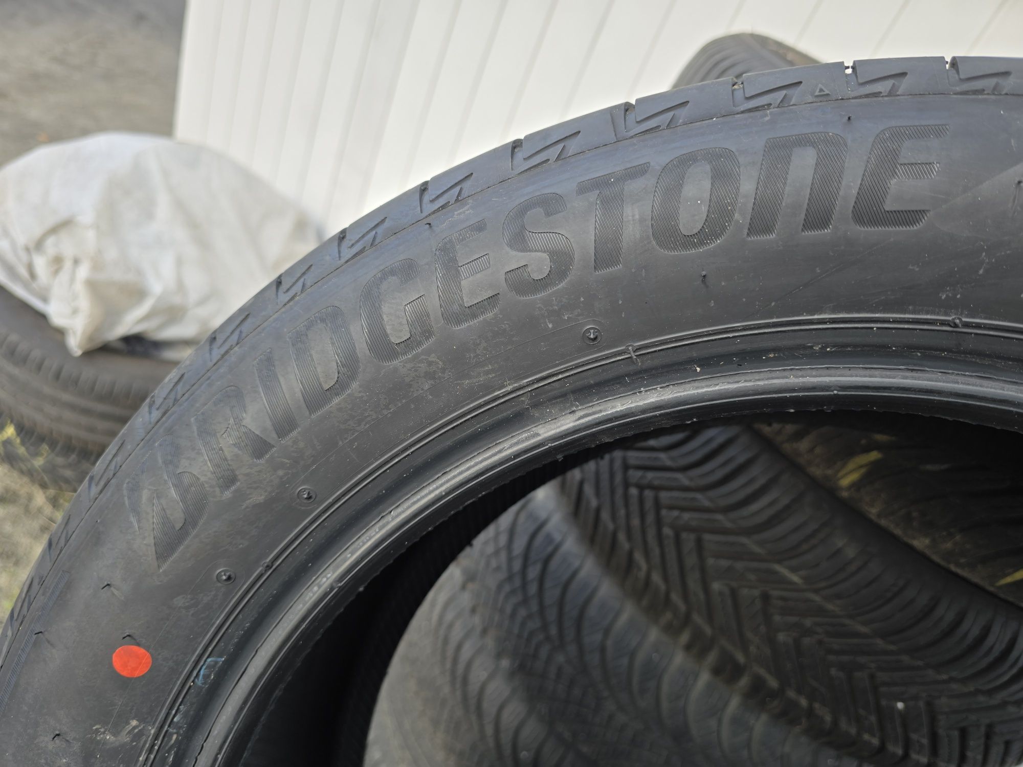 Opony letnie Bridgestone 215/55/18 nowe (prawie)