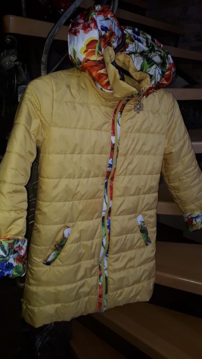 Куртка пальто 34 размер, 5-7 лет, цветы, яркое, плащ