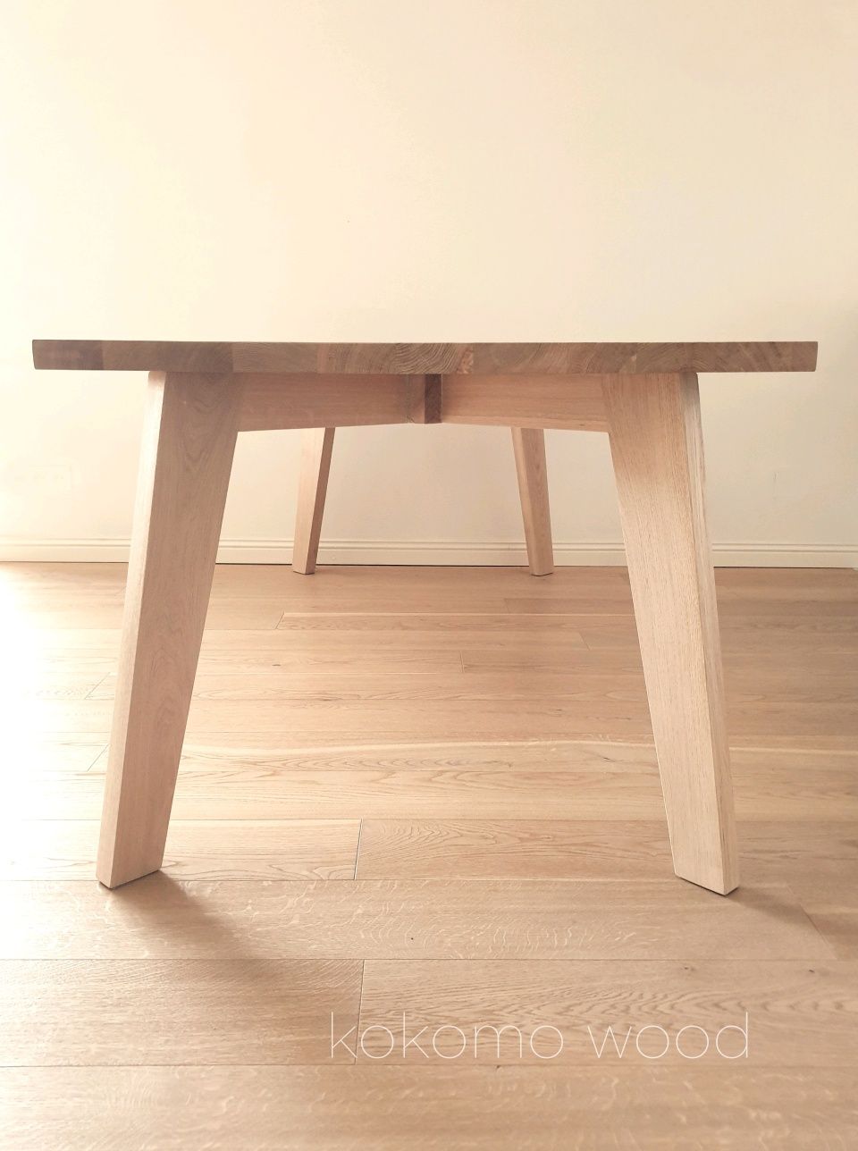 Dębowy duży stół z litego drewna. Nowy. Designerski. Scandi