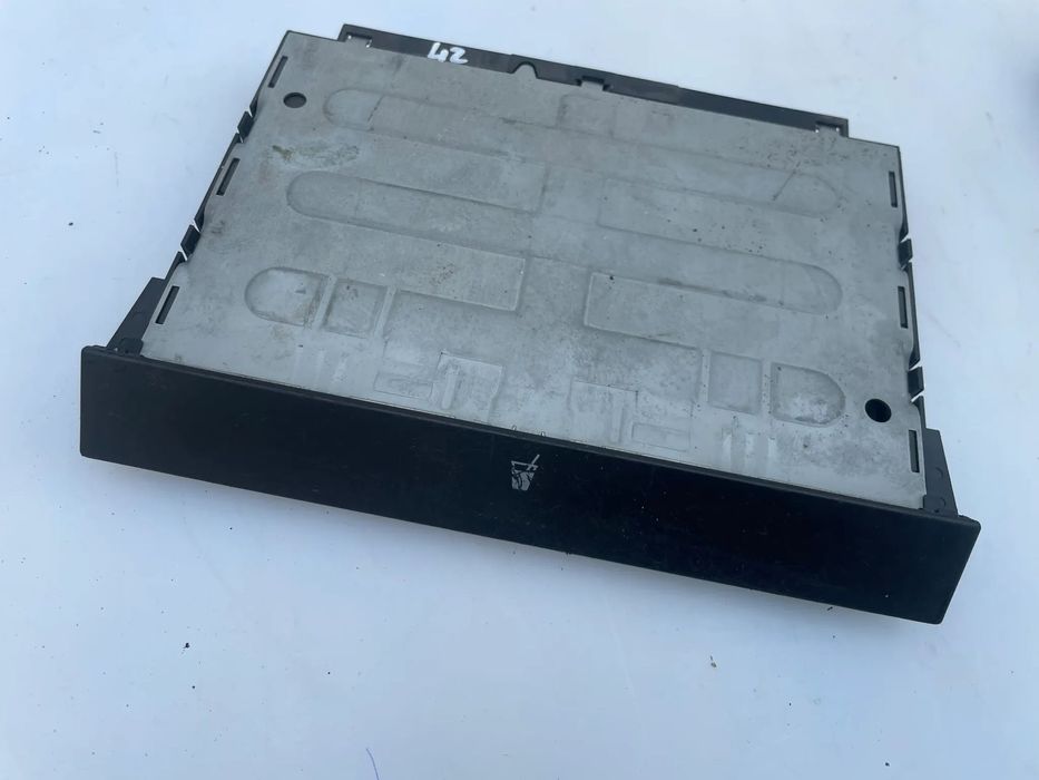 UCHWYT NA KUBKI NAPOJE VW GOLF IV 1J0858601