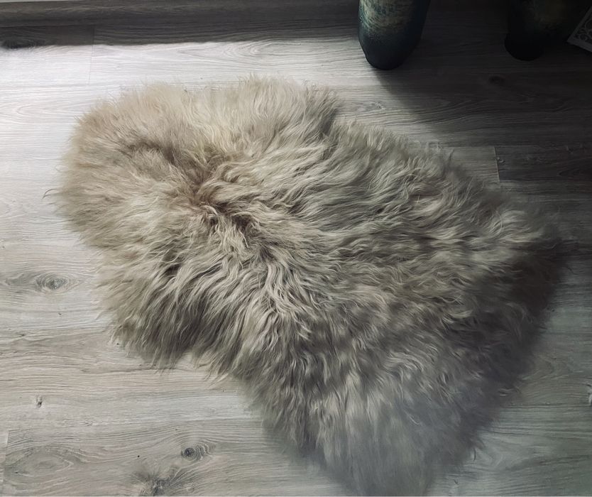 Skóra owcza islandzka długi włos beż/róż duża