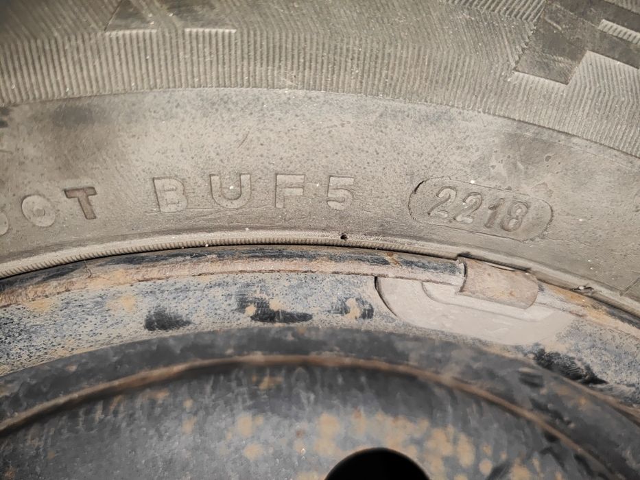 Felgi stalowe 4 x 100 z oponami 185 / 60 15 otw 54,1