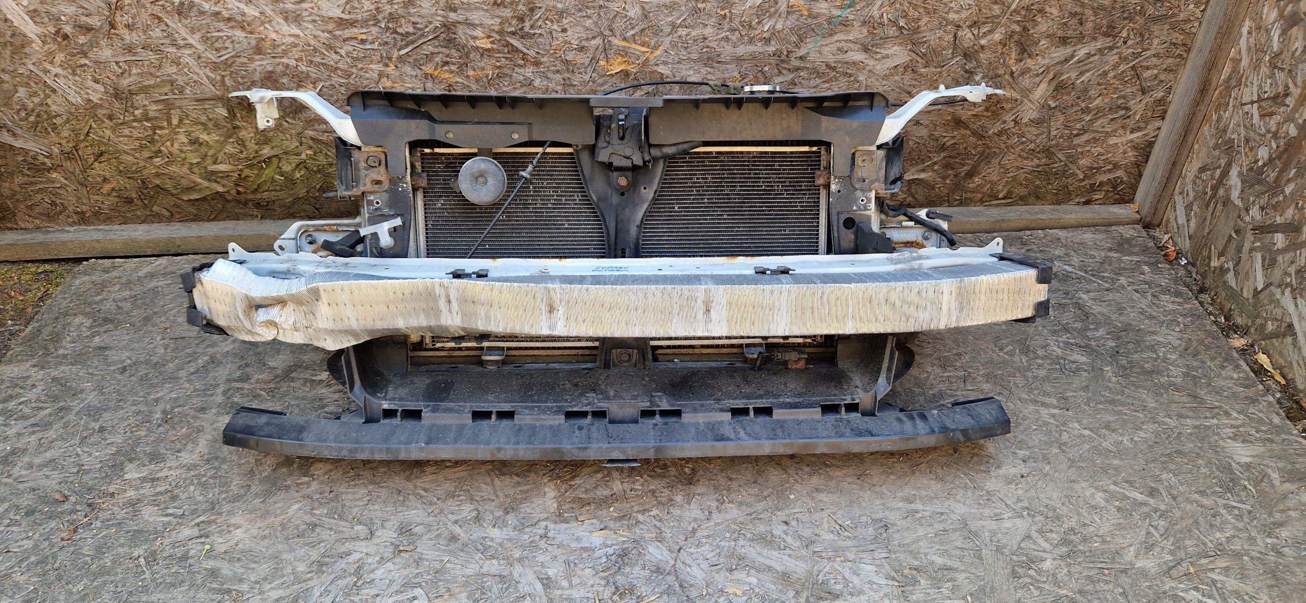 Subaru Outback Iv 2,0 D pas przód chłodnice Tanio