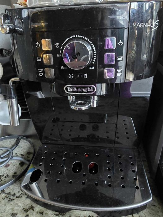 Máquina de café com moinho,  pouco uso.