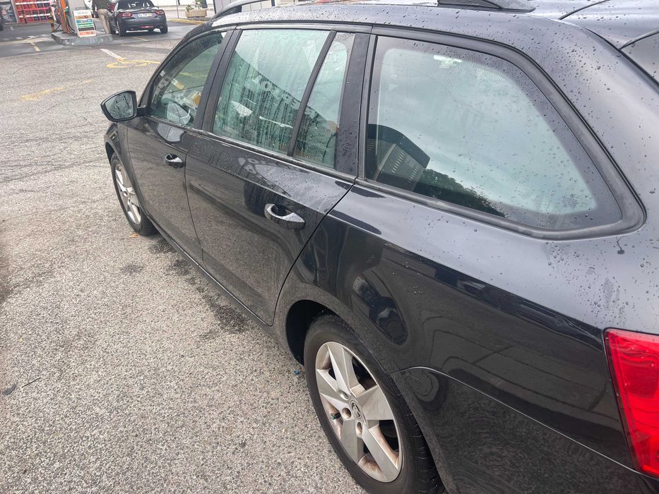 Skoda Octávia Break 1.6 TDI 110cv, junho 2015