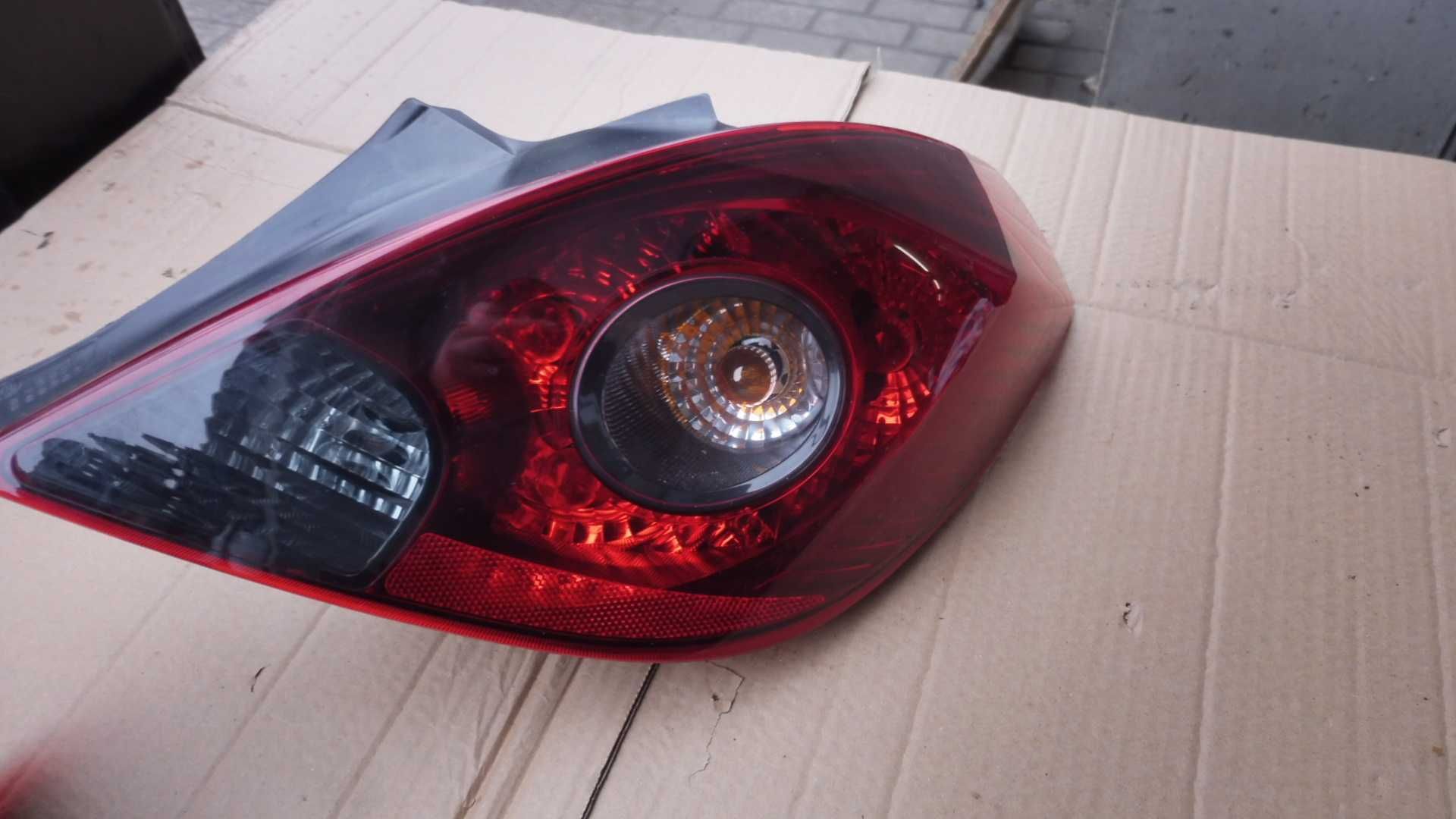 Opel Corsa  D OPC Lampy tył tylnie ciemne  orginał komplet