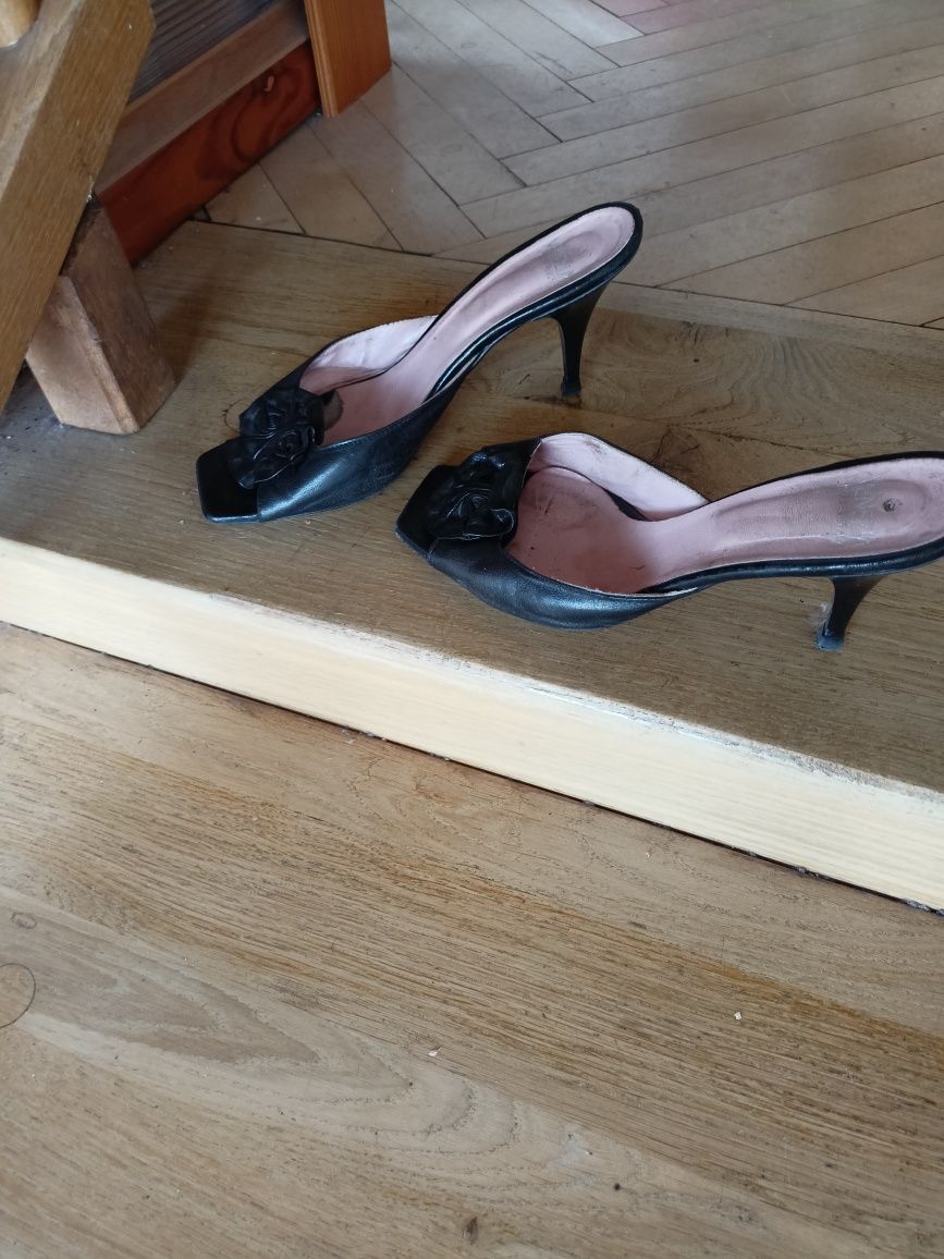 Klapki eleganckie że skóry Venezia