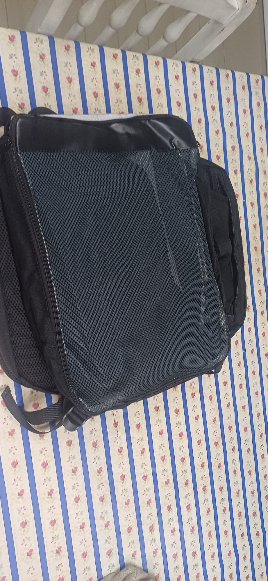 Mochila viagem de baixo dos bancos