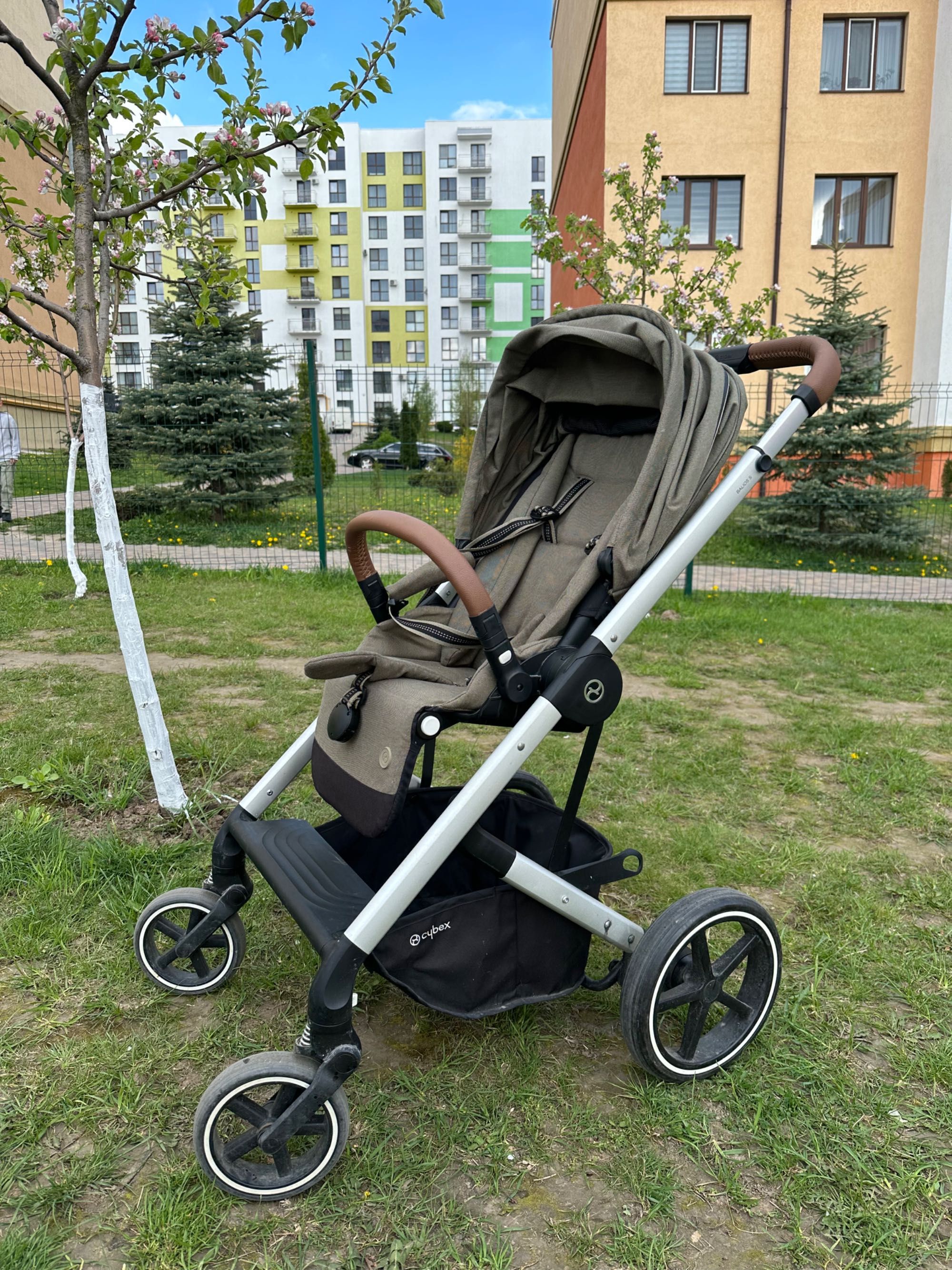 Продам каляску Cybex