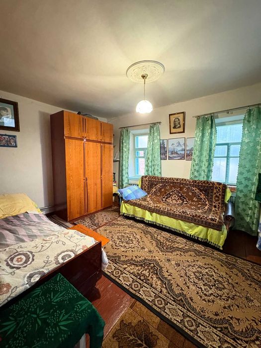 Продаж частини будинку .