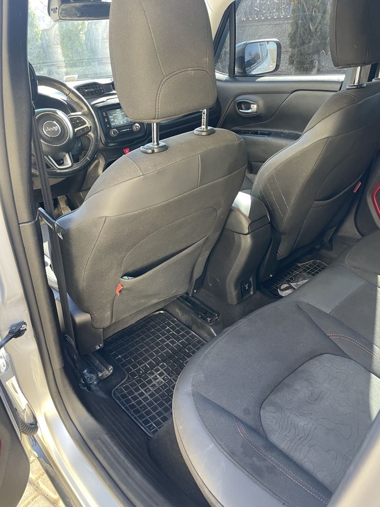 Jeep renegade 2017 року