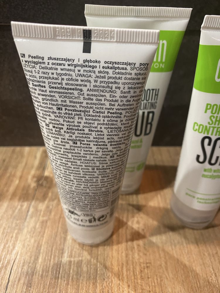 Avon Clearskin peeling scrub zluszczajacy do twarzy perfum