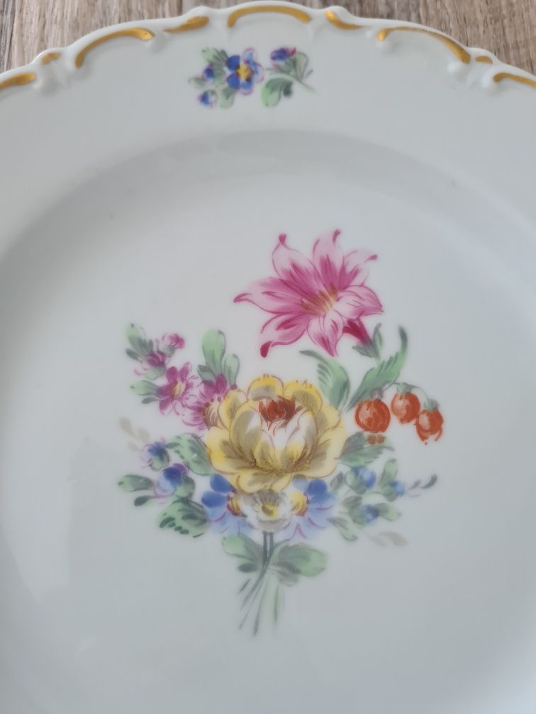 Ręcznie malowany dekoracyjny kolekcjonerski talerz w kwiaty