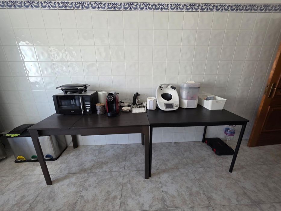 Duas Mesas de cozinha ikea