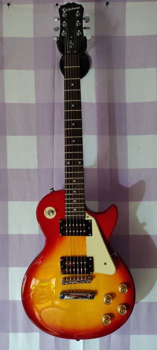 Продам электрогитару