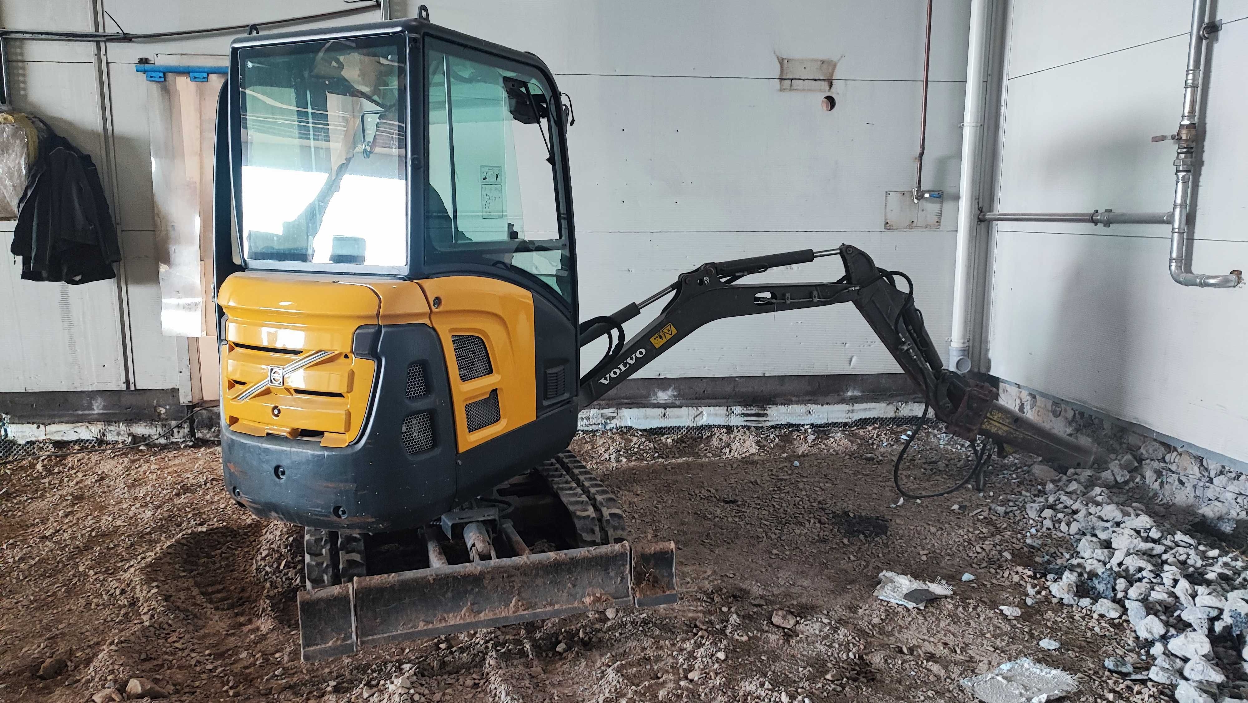 Minikoparka Volvo EC18C z 2013 rok