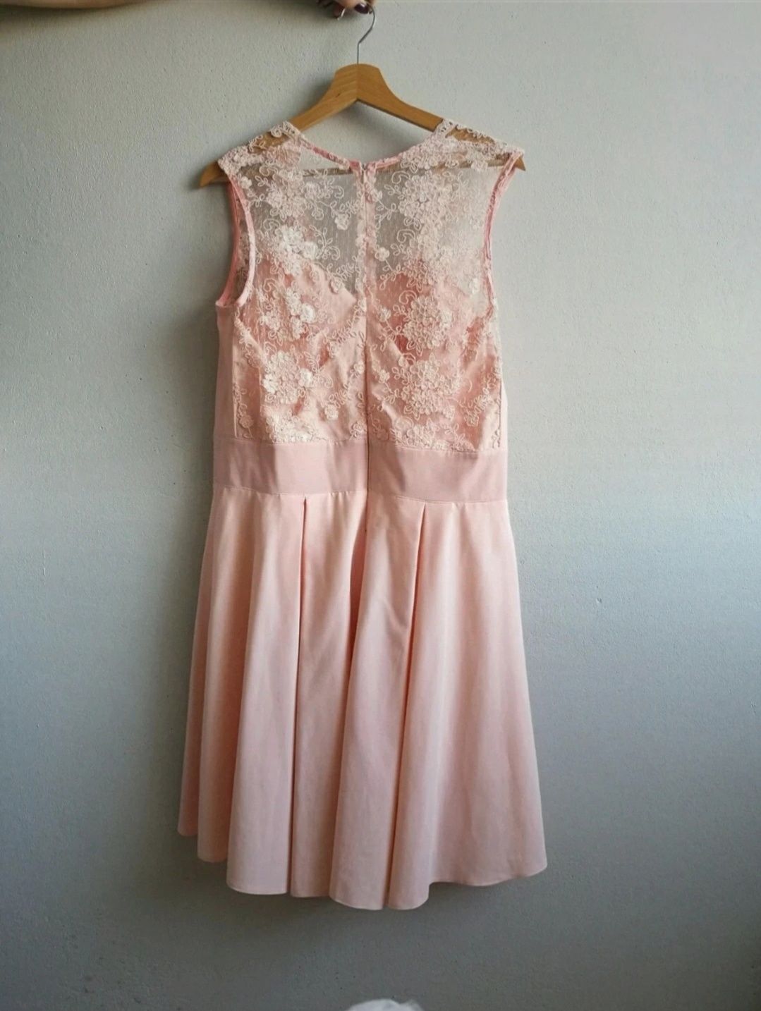 Piękna pudrowa różowa sukienka XL