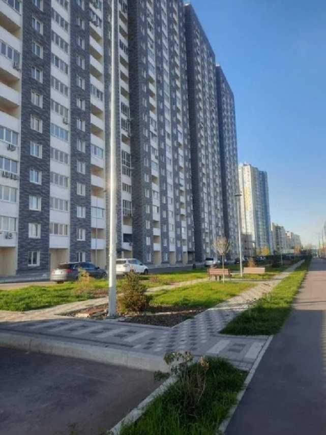2 к квартира 79кв. м ЖК РЕВУЦКИЙ вул. Ревуцького 54 Ремонт поруч Метро