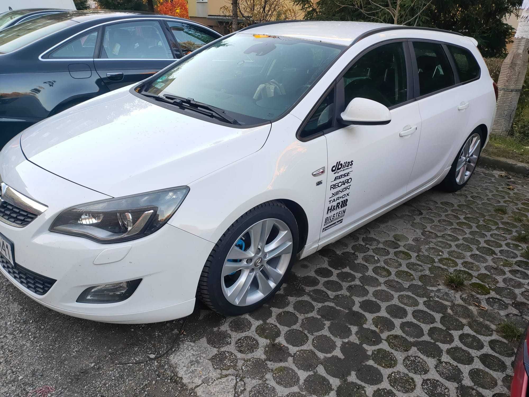 Opel Astra J Sports Tourer 2.0 220 KM