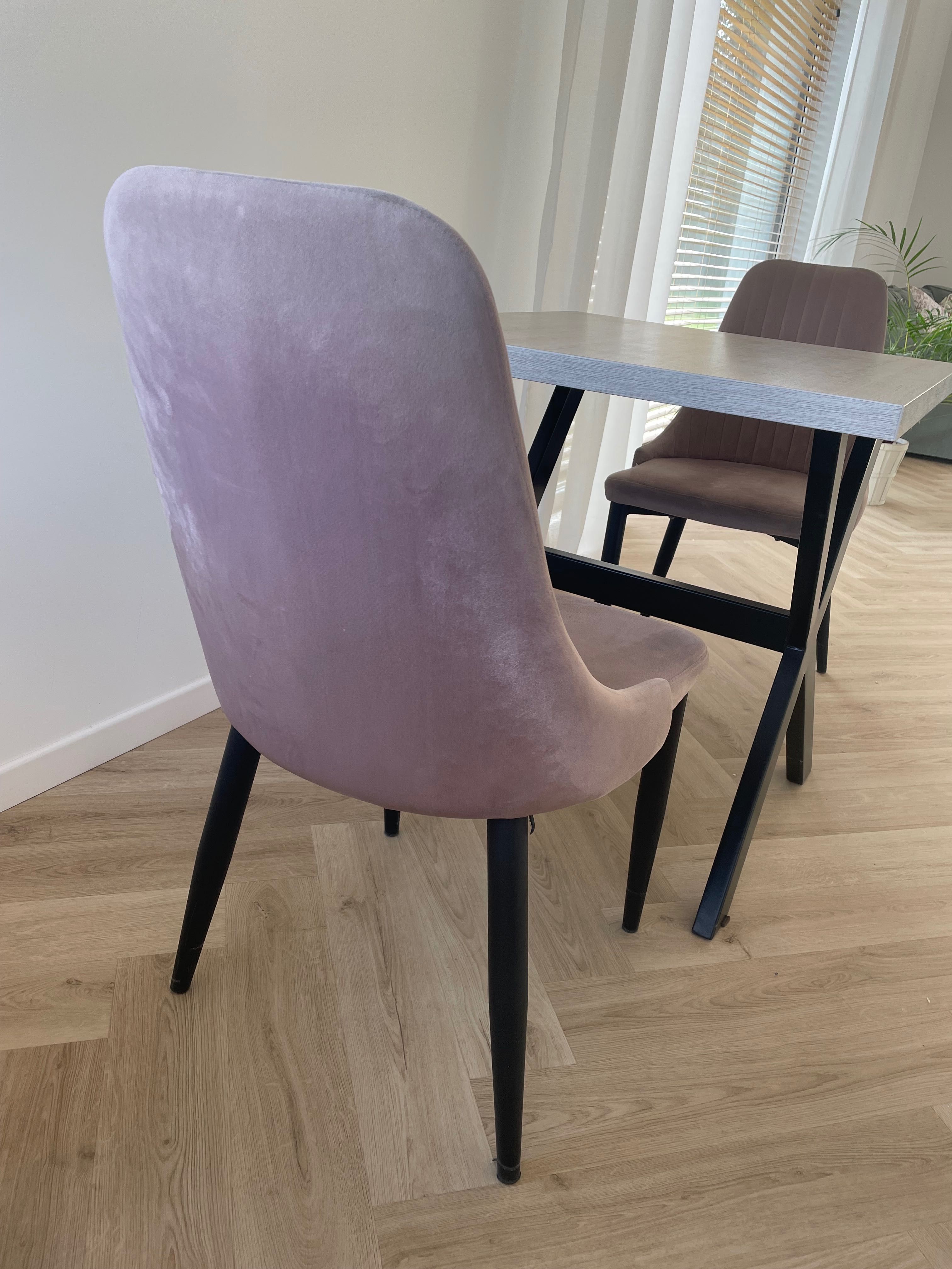 Stolik Loft plus dwa krzesła Homla krzesełka do kuchni