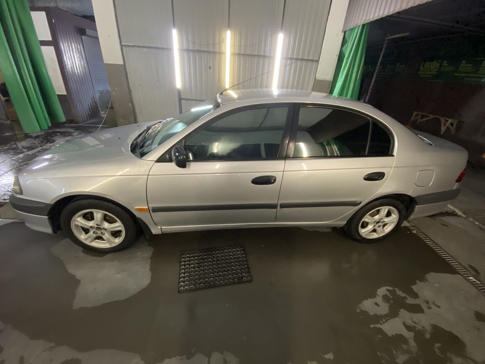 Toyota Avensis 1998 газ/бензин