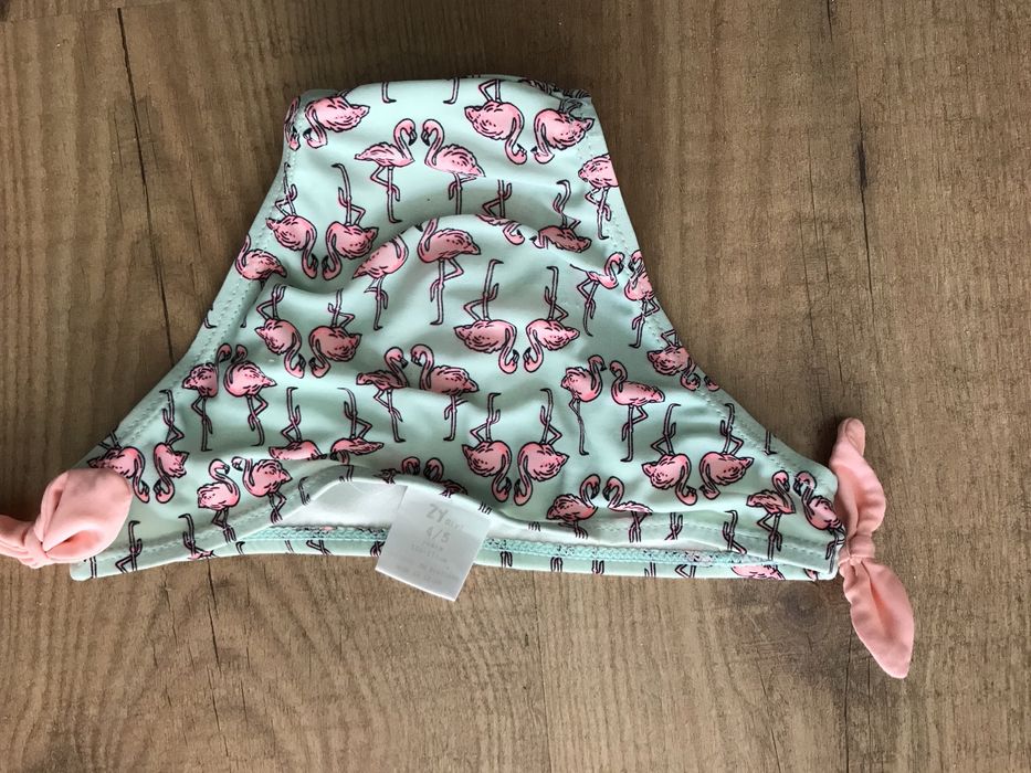Fatos de banho de menina e acessorios