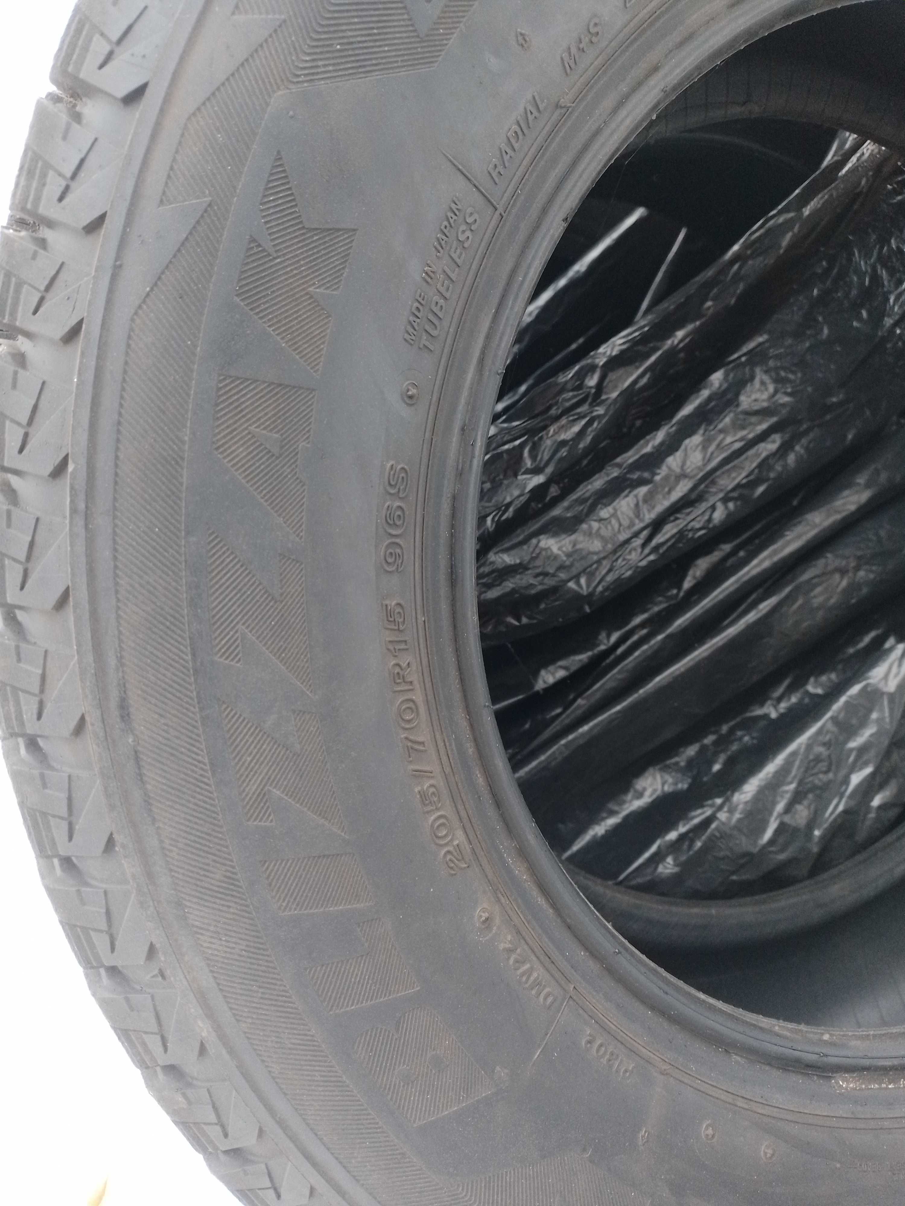 Шини зима Bridgestone Blizzak DM-V2 205/70 R15 96S