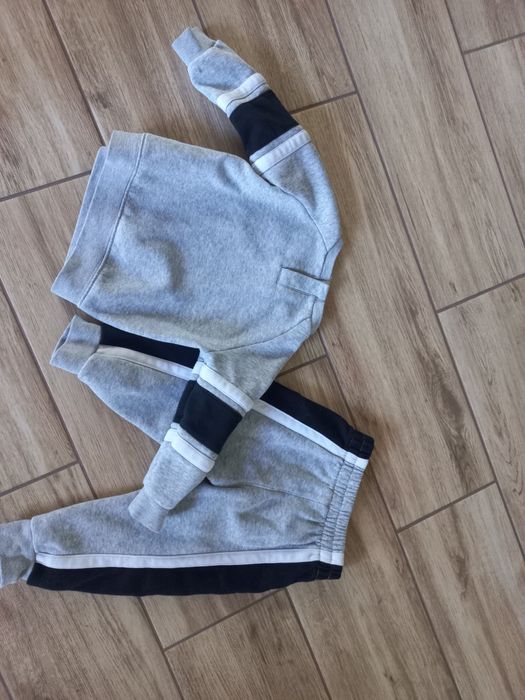 Firmowy dres dla chłopca-NIKE-rozmiar-80/86cm