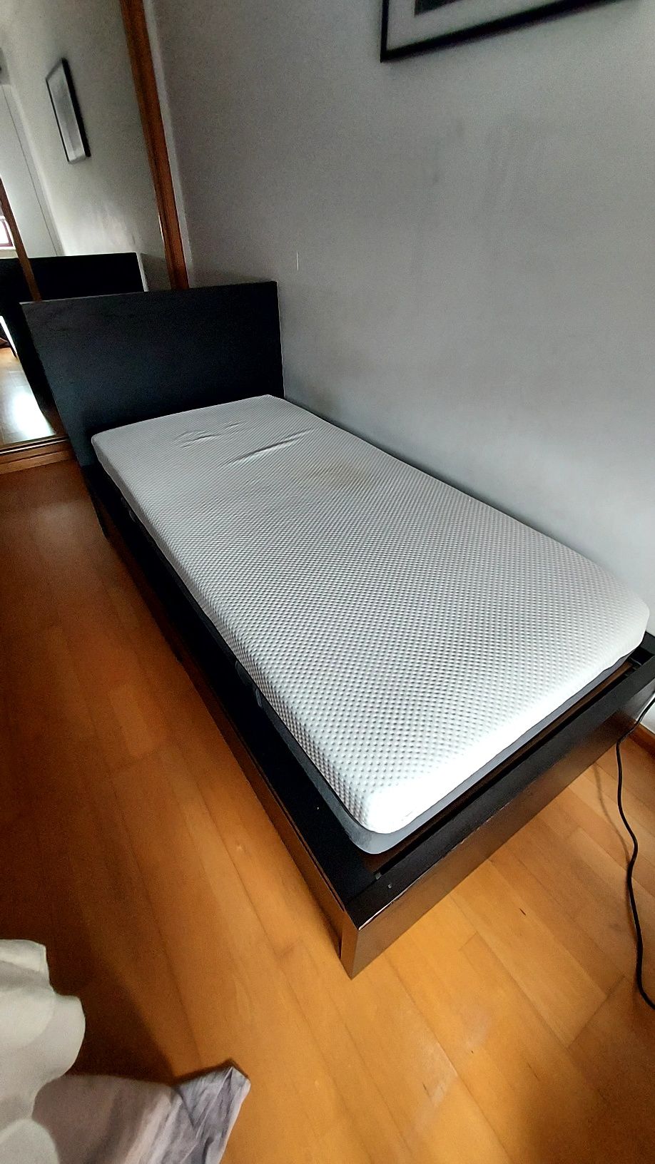 Cama solteiro com cabeceira , 2 gavetas  de arrumação