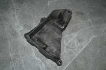 VW TRANSPORTER T5 2,5 TDI ŁAPA WSPORNIK MOCOWANIE ALTERNATORA 070903143C