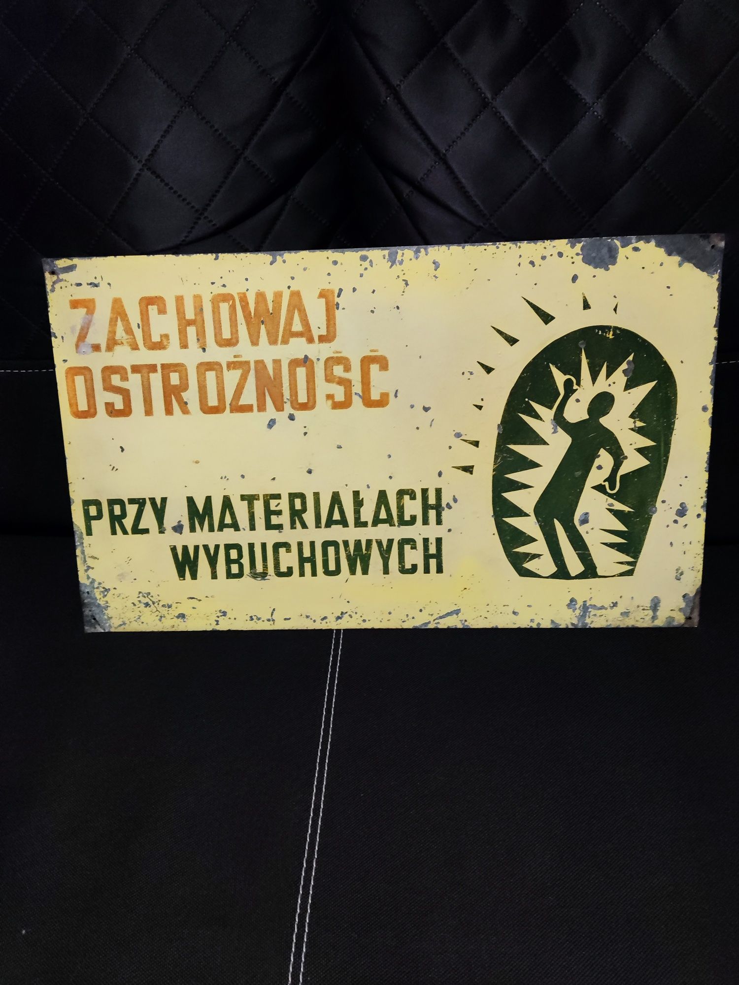 Stara tablica BHP z PRL.