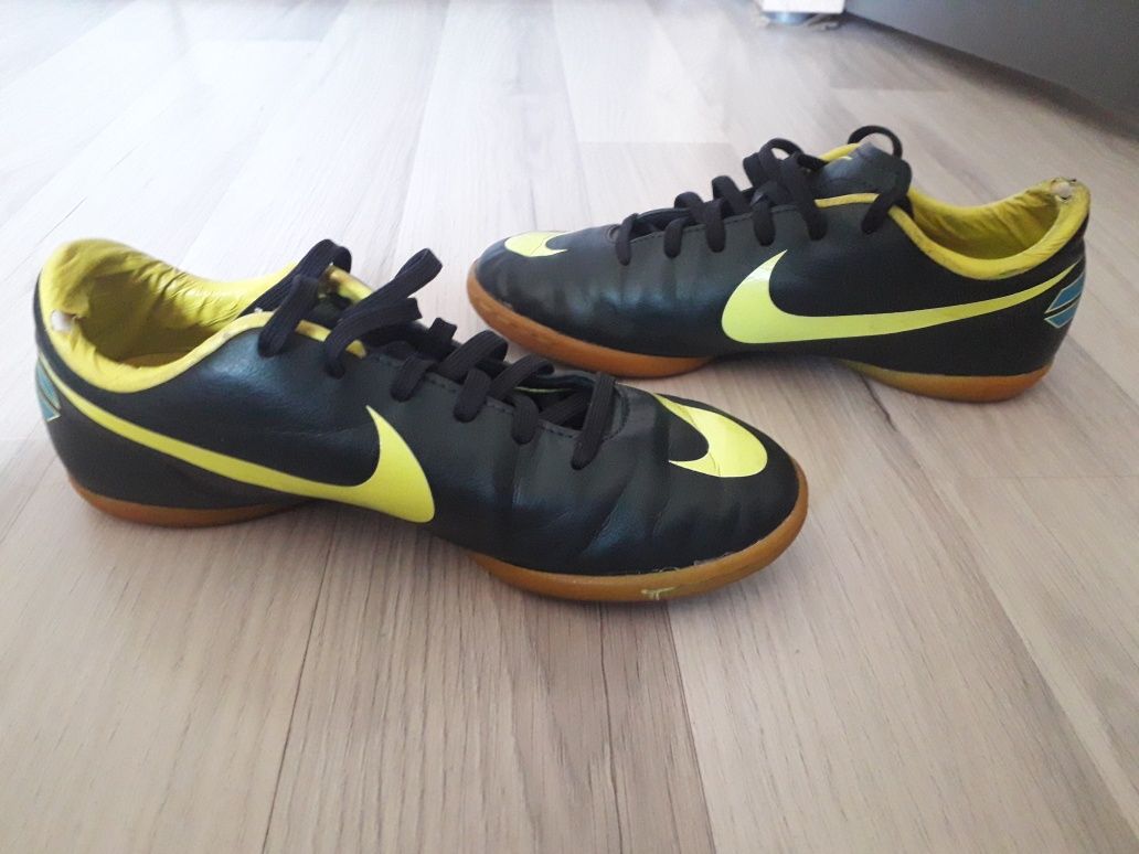 Buty sportowe piłkarskie halówki piłka nożna  Nike Mercurial roz. 33,5