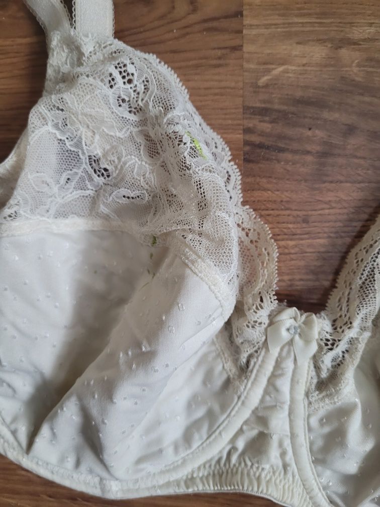 Biustonosz miękki stanik z koronką  Hunkemoller,100D( UK 44D)