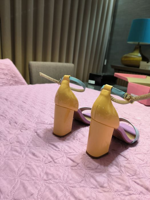 Sandálias salto alto