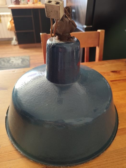 Stara lampa przemysłowa