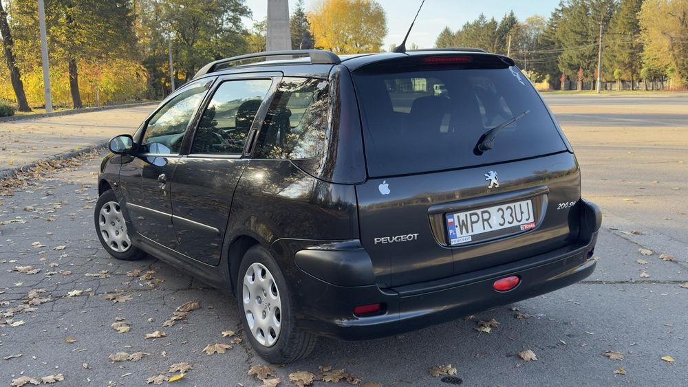 Продам пежо 206. На полном ходу.