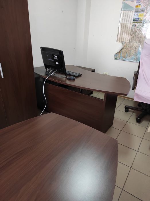 Офисный стол с тумбой