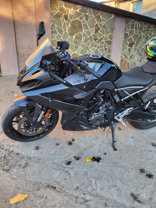 Мотоцикл Suzuki GSX - 8R 2024.