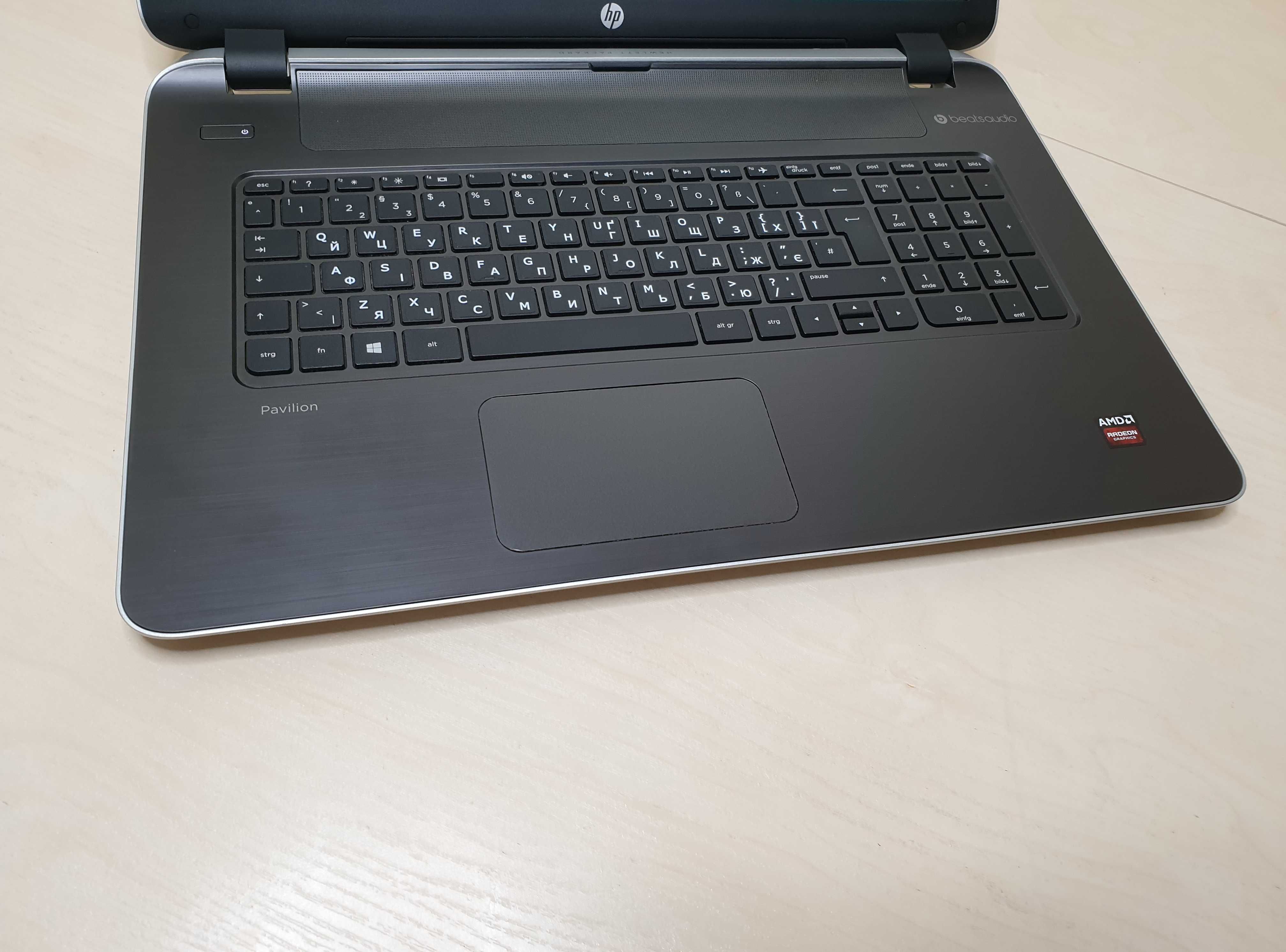 Великий ноутбук HP / AMD A10 - 4 ядра / RAM 12 GB / Full HD / SSD 240