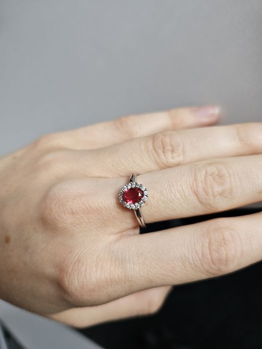 Srebrny pierścionek z czerwonym oczkiem próba 925