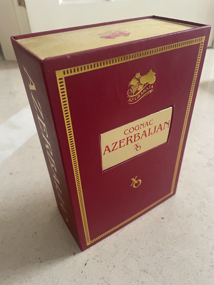 Garrafa vazia de Cognac do Azerbaijan - muito bonita