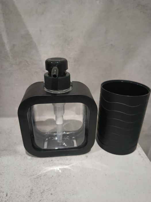 Nowy czarny komplet łazienkowy dozownik do mydła i kubek na szczoteczk