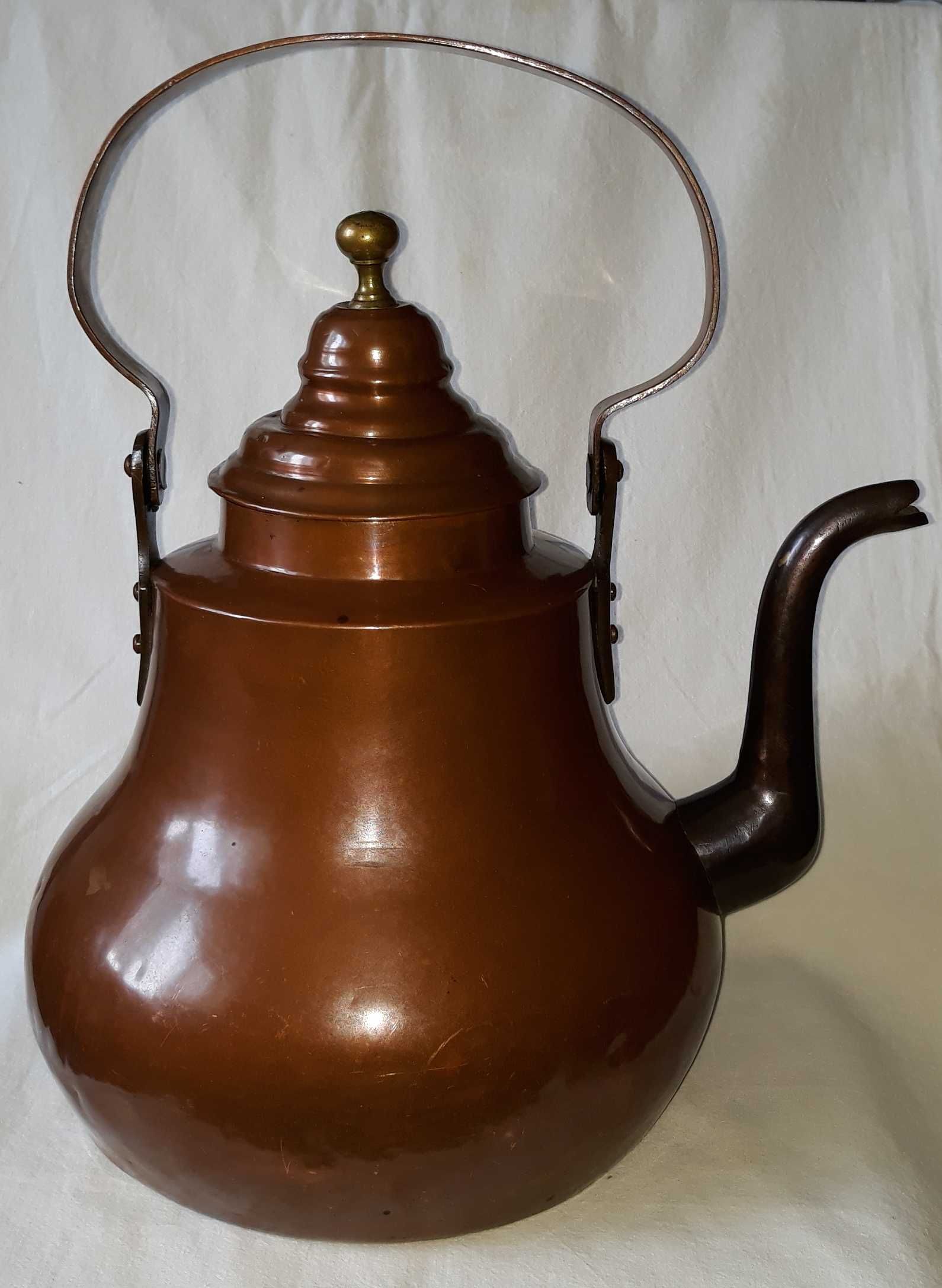 stary użytkowy dekoracyjny miedziany czajnik
