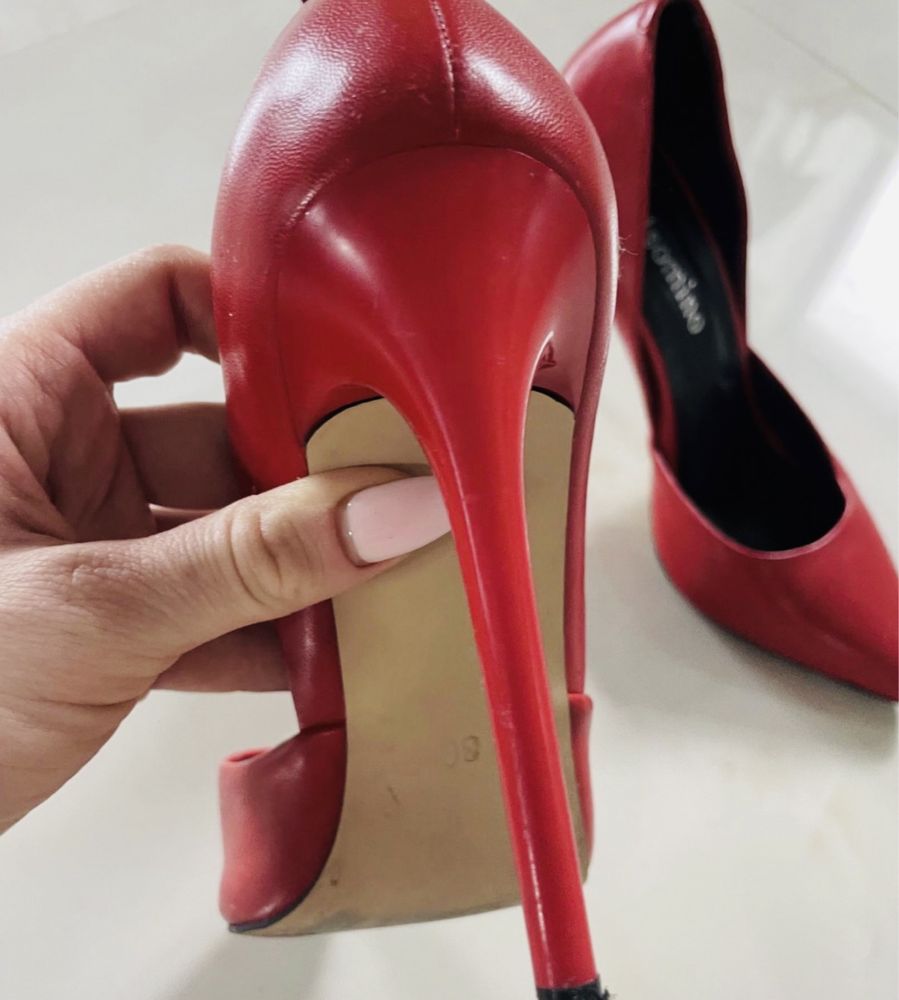 Туфлі червоного кольору, 36 р, стан нових