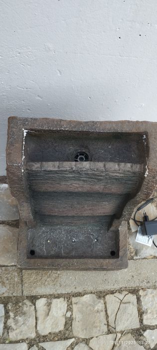 Fonte de água 50x25x21. Impecável. Em Loulé.