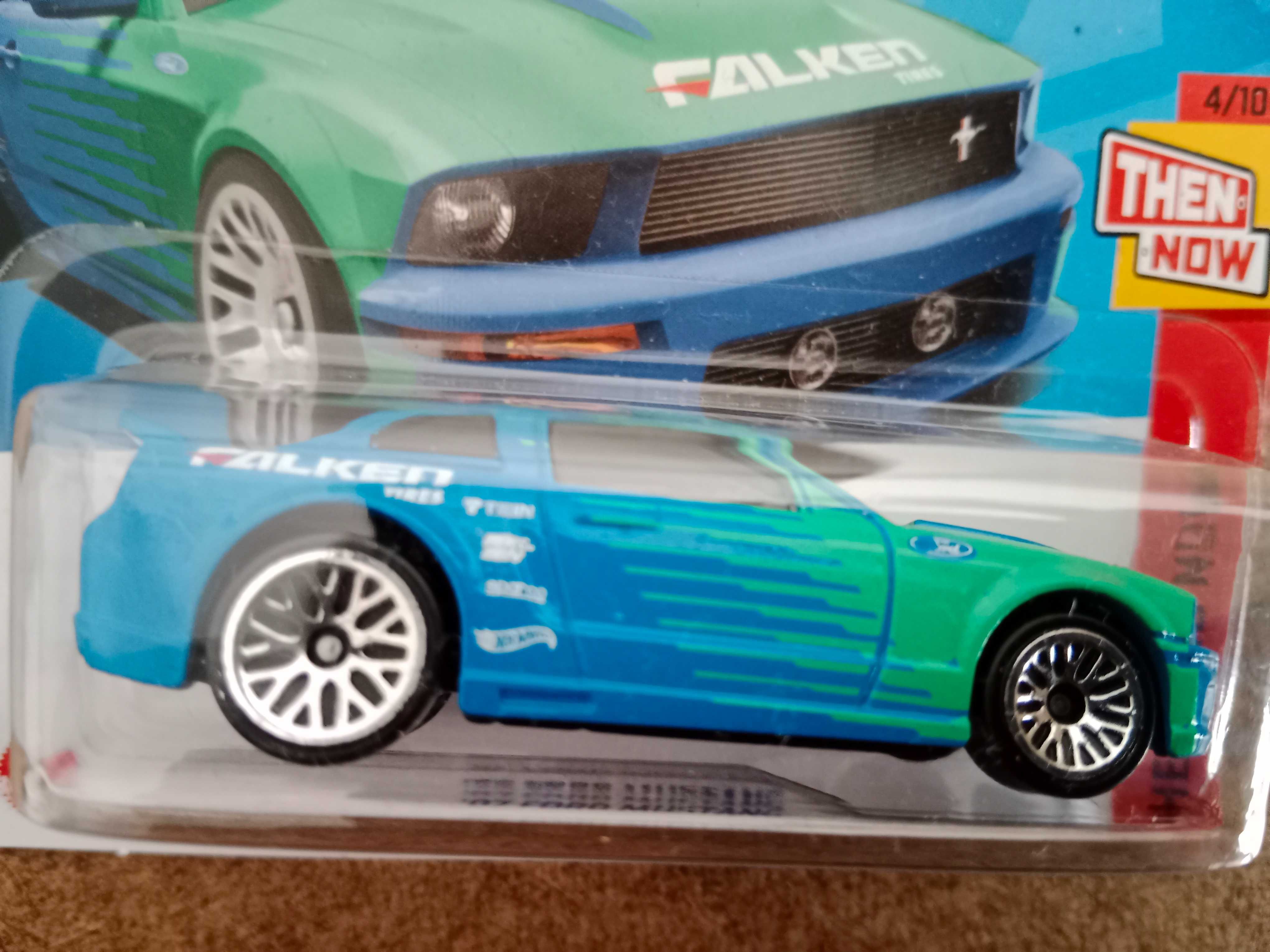 Моделька Hot Wheels 07Ford Mustang