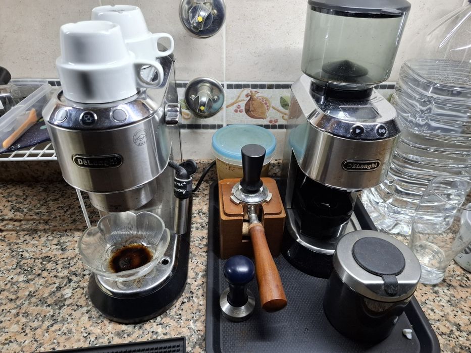 Delonghi maquina + moinho