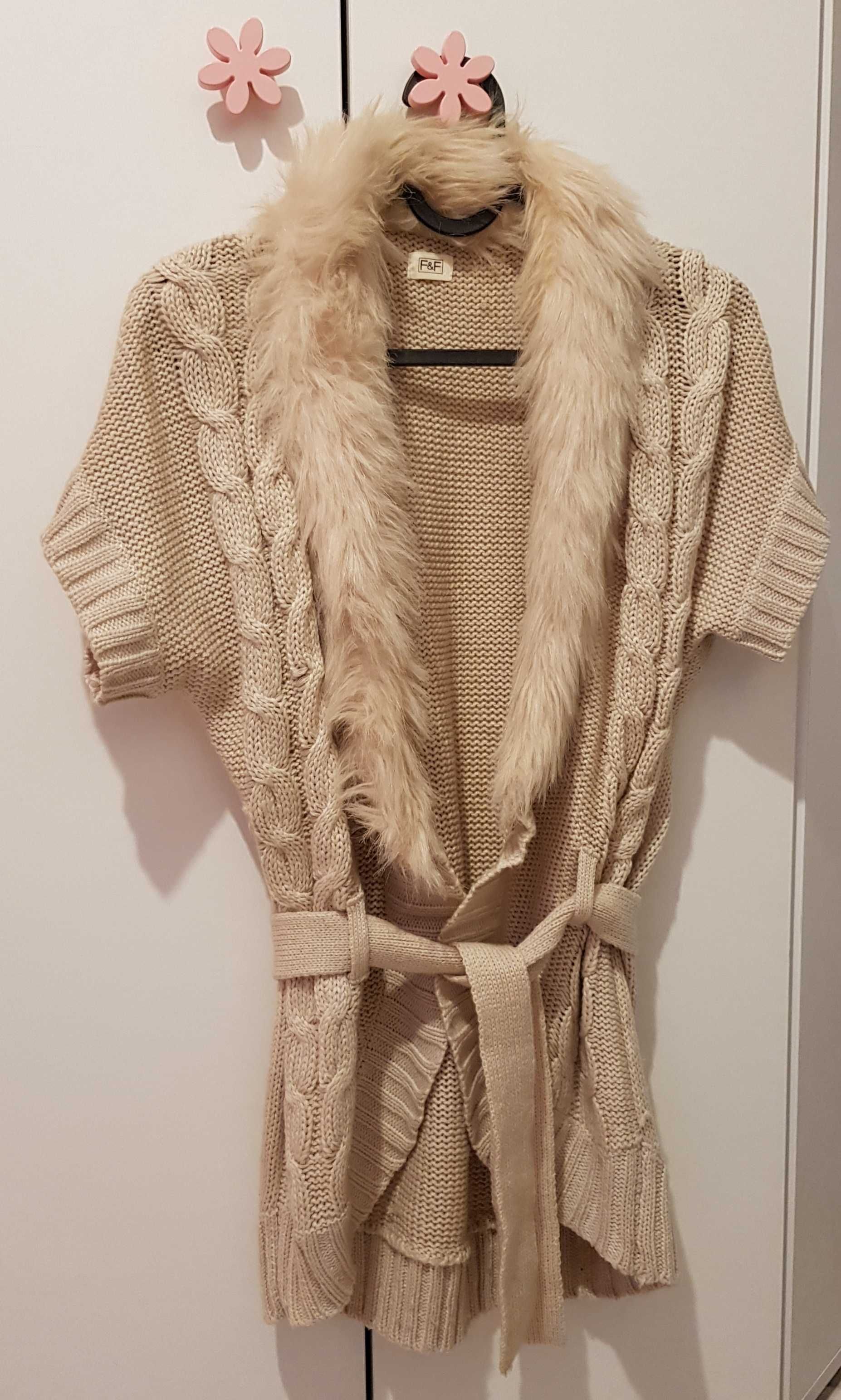 Sweter, kardigan beżowy, sweter z futerkiem, marka F&F, rozmiar S/M