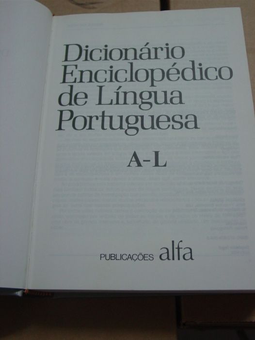 Dicionário Enciclopédico de Língua Portuguesa (2 volumes)