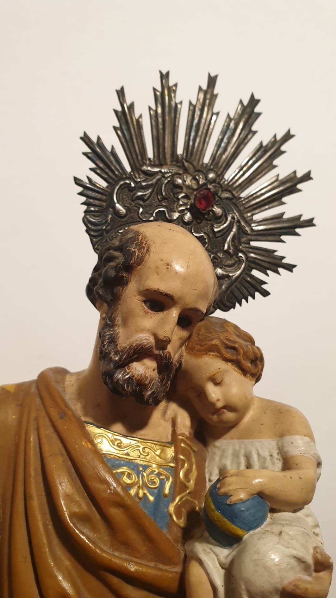 Figura sacra São José com Menino ao colo